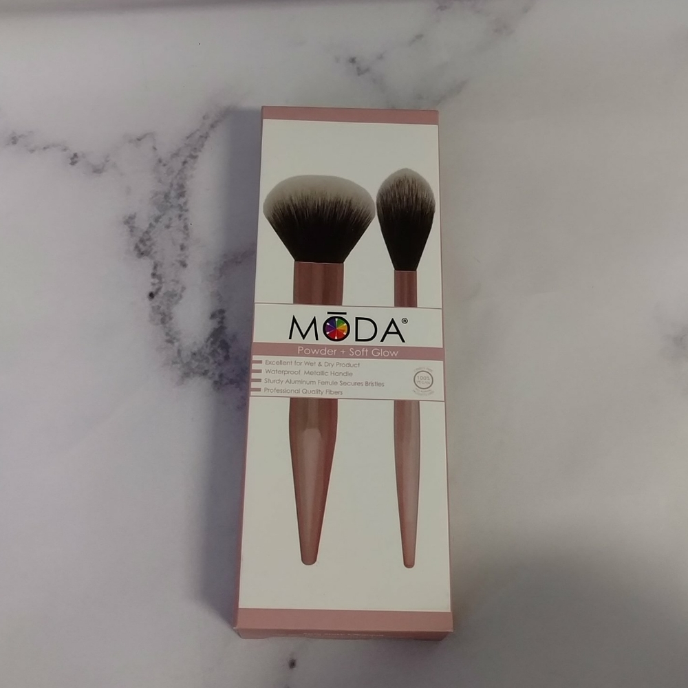 Moda Brushes Powder and Soft Glow Kit NWT